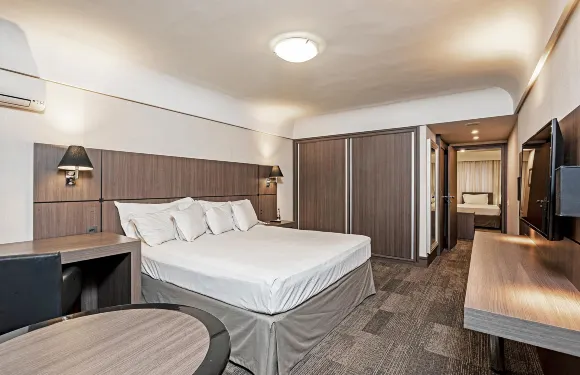 古裏提巴中央斯拉維耶羅酒店