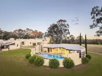 Tower Lodge Hotels in Pokolbin