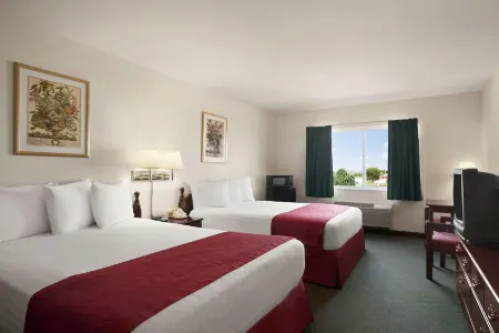 Days Inn & Suites by Wyndham Romeoville Отели в г. Плейнфилд