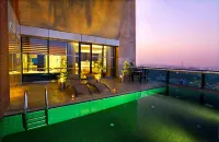 Radisson Blu Chattogram Bay View - Pools