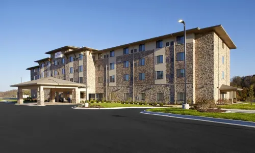 Hawthorn Suites by Wyndham Wheeling at the Highlands - Pet friendly