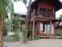 Koh Ma Beach Resort Hotels near Natural Kite Park