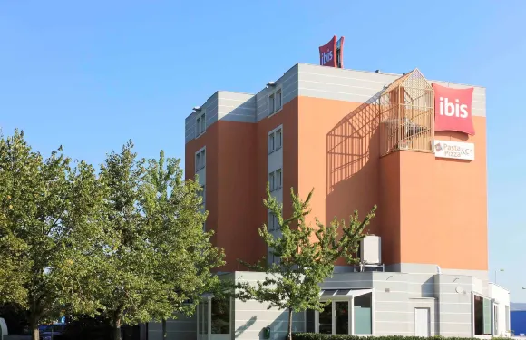 宜必思里昂羅納河畔沙斯酒店