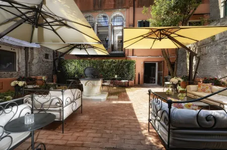 Palazzetto Madonna Отели рядом с достопримечательностью «Palazzo Pisani Moretta»