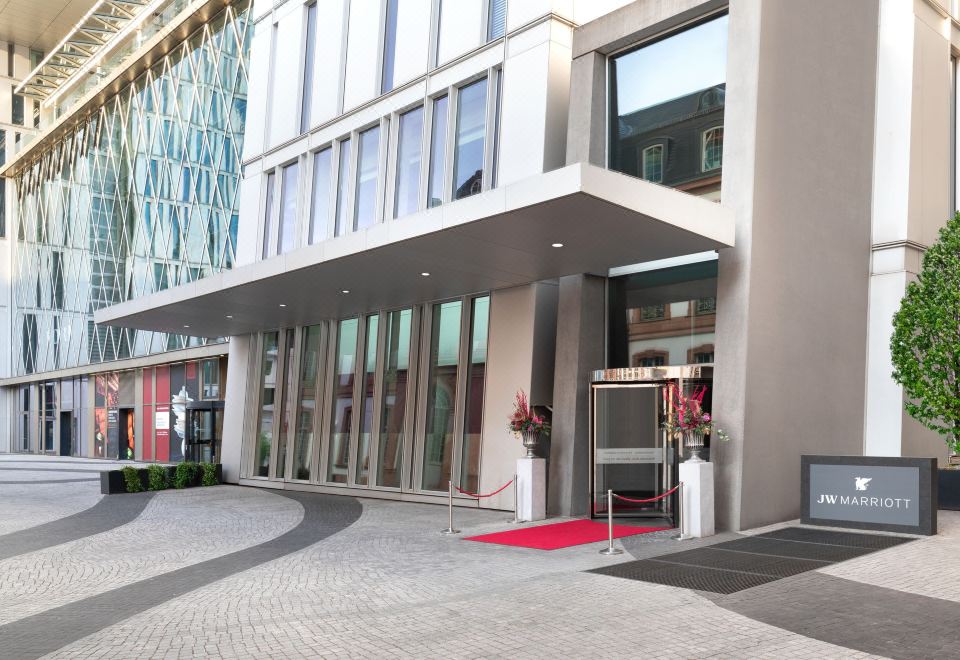 1. JW 메리어트 ..