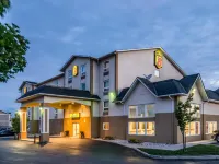 Quality Inn & Suites Hotels in Beamsville