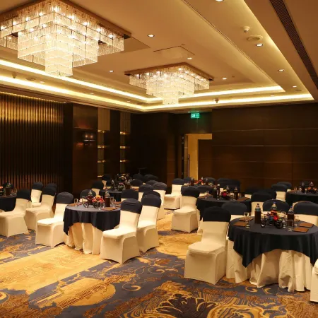 Pride Plaza Hotel, Aerocity New Delhi Отели рядом с достопримечательностью «Университет Джавахарлала Неру»