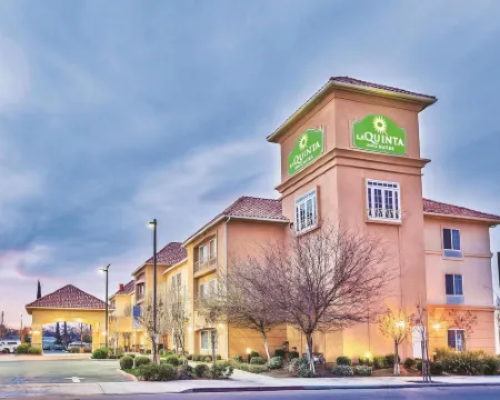 La Quinta Inn & Suites by Wyndham Fresno Northwest Hotels in Fresno