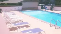 Sierra Inn - مسبح