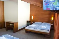 Hotel Adam Hotels in Mala Upa