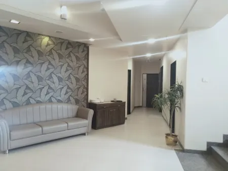 Hotel Udayanraje Palace Отели в г. Ахмеднагар