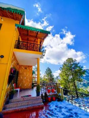 The Himalayan Living Whisling Pines Home Stay Mukteshwar Dham Temple附近的飯店