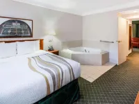 La Quinta Inn & Suites by Wyndham Madison American Center Ξενοδοχεία στην πόλη Madison