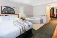 La Quinta Inn & Suites by Wyndham Madison American Center Hotels in 