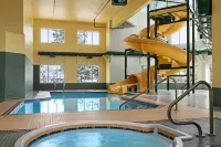 Super 8 by Wyndham Calgary Shawnessy Area - Küvet