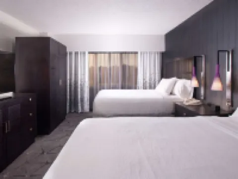 เอ็มบาสซีสวีทส์ บายฮิลตัน ราเลห์ แครบทรี โรงแรมในราเลห์