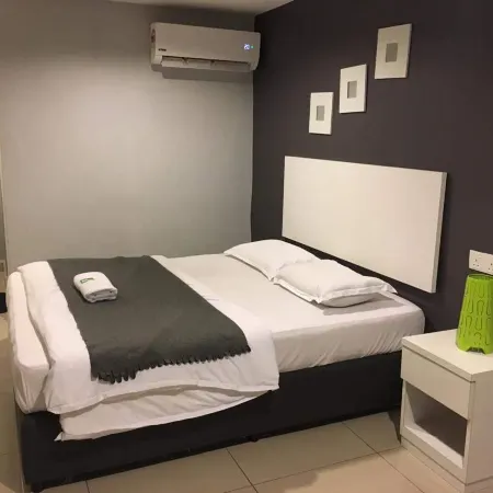 JP Hotel Jalan Stadium Отели рядом с достопримечательностью «Большая часовая башня»