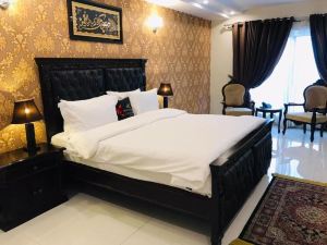 Royaute Luxury Hotel Sialkot