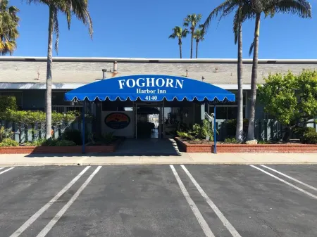 Foghorn Harbor Inn