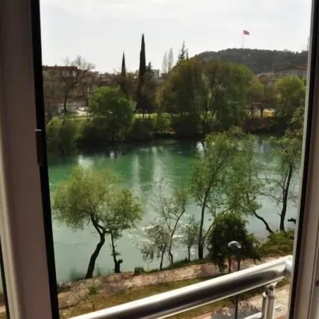 River Hotel