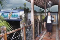 Omah Sinten Heritage Hotel & Resto - bar