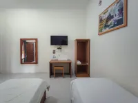 RedDoorz @ Tanakatto Homestay Waikabubak Hotels near View Point Of Praijing Village