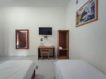 RedDoorz @ Tanakatto Homestay Waikabubak Отели в г. West Sumba Regency