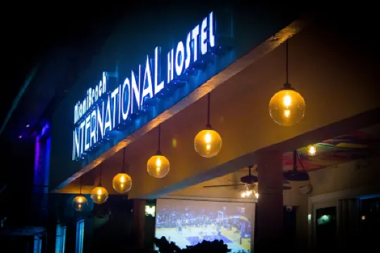 Miami International by Lowkl Отели рядом с достопримечательностью «Музей Волфсониан - Международный университет Флориды»