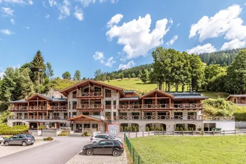 Avenida Mountain Lodges Saalbach Hôtels à : Saalbach