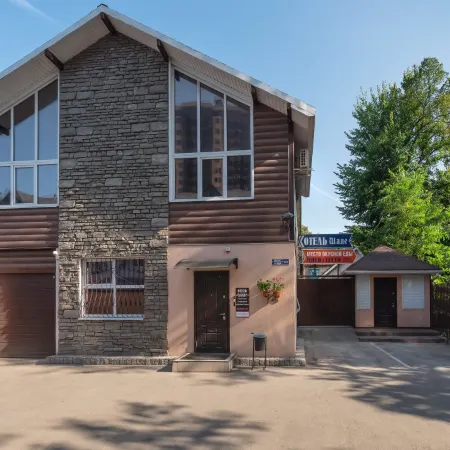 Avtorsky Shale Hotel