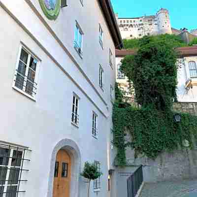 Townhouse Weisses Kreuz Hotel Exterior