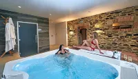Le Manoir de Kerbot فنادق في Ambon