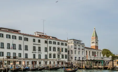 Hotel Monaco & Grand Canal