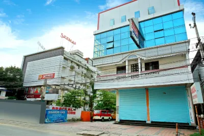 Arackal Tourist Home Hotel dekat Chottanikkara Devi Temple
