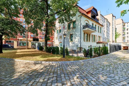 Villa Art Novis City Center Отели рядом с достопримечательностью «University of Wrocław»
