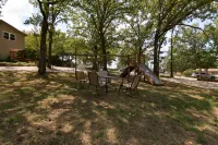 Firefly Cottage 2 Bedroom Cabin by Redawning