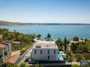 5-Star Villa Calma II with Heated Pool & Jacuzzi Oasis