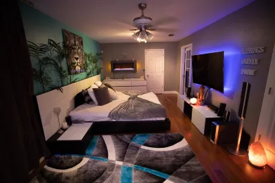 Gorgeous Urban Oasis W/Hot Tub, Heated Pool and Private Movie Theater 3 Bedroom Home by Redawning Hotels near Bed Bath & Beyond