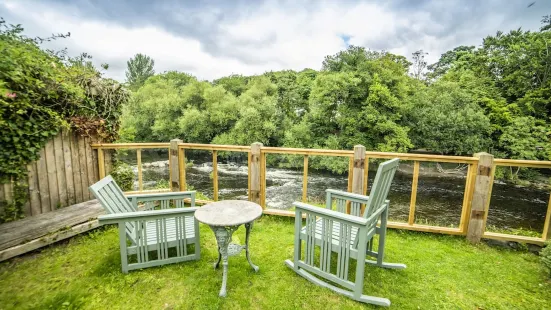 Self Catering Accommodation, Cornerstones, 16th Century Luxury House Overlooking the River