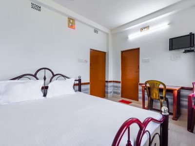 Spot on 46657 Sharav Chandra's Hotel
