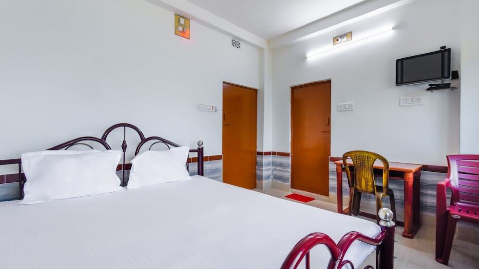 Spot on 46657 Sharav Chandra's Hotel