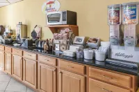 Super 8 by Wyndham Clinton Hotels in Clinton