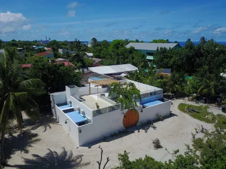 Noovilu Suites Guesthouse Maldives Отели в г. Mahibadhoo