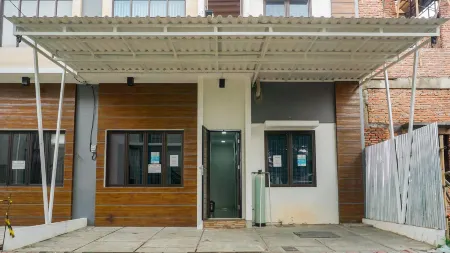 Rukost Columbus Отели рядом с достопримечательностью «Masjid Baiturrohim Pindo Deli 2»