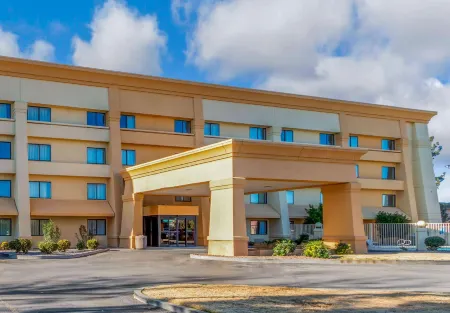 La Quinta Inn & Suites by Wyndham Las Cruces Organ Mountain Отели рядом с достопримечательностью «Museum of Nature & Science»