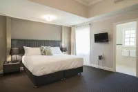 Oscar's on the Yarra Hotel a Warburton