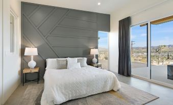 Desert Ridge - Hot Tub, Fire Pit, BBQ, Out Door Shower & Incredi 2 Bedroom Home by RedAwning