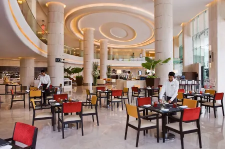 Courtyard by Marriott Mumbai International Airport Отели рядом с достопримечательностью «Intellect Design Arena Ltd»