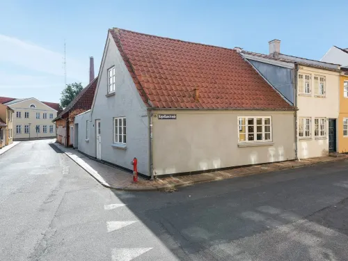 "Zezilie" - 500m from the Sea Hotels in Faborg