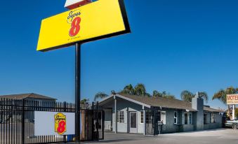 Super 8 by Wyndham Bakersfield CA